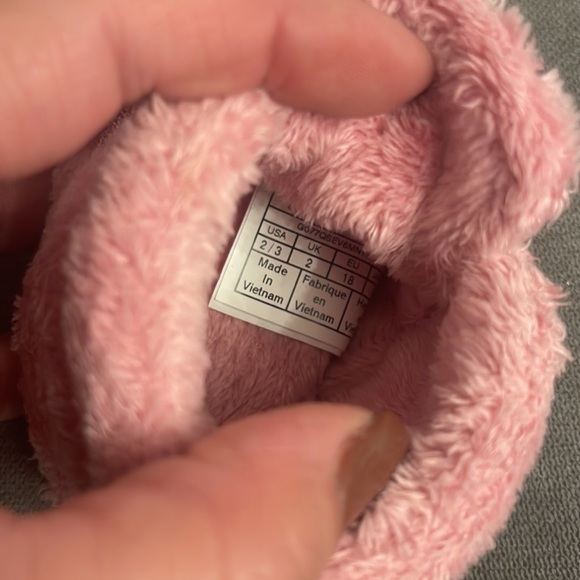 Toddler size 2c uggs - Picture 2 of 3